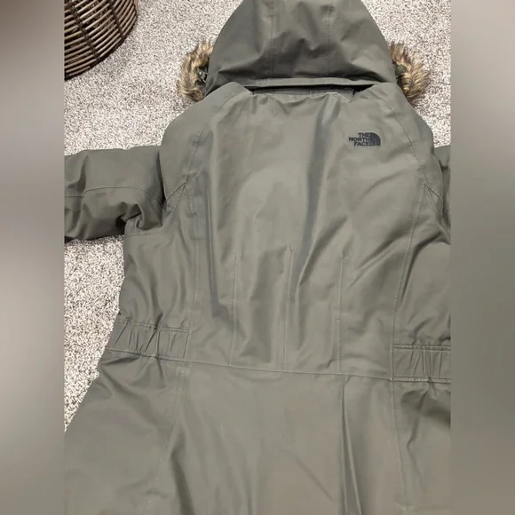 The North Face Women's Olive Green Ski Jacket - Picture 3 of 5